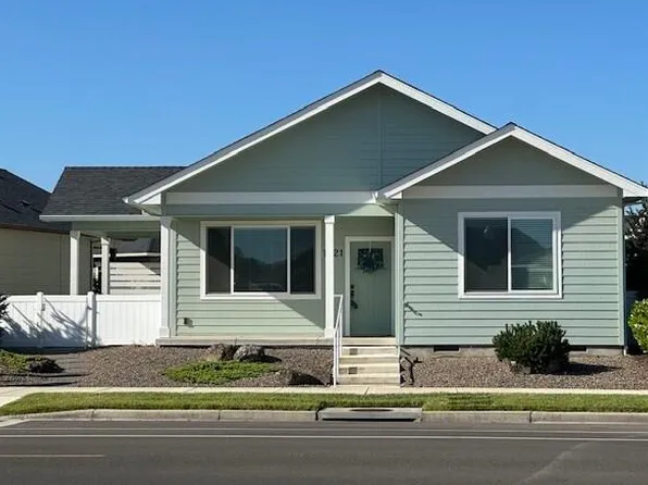 1521 N Haskell St, Central Point, OR 97502