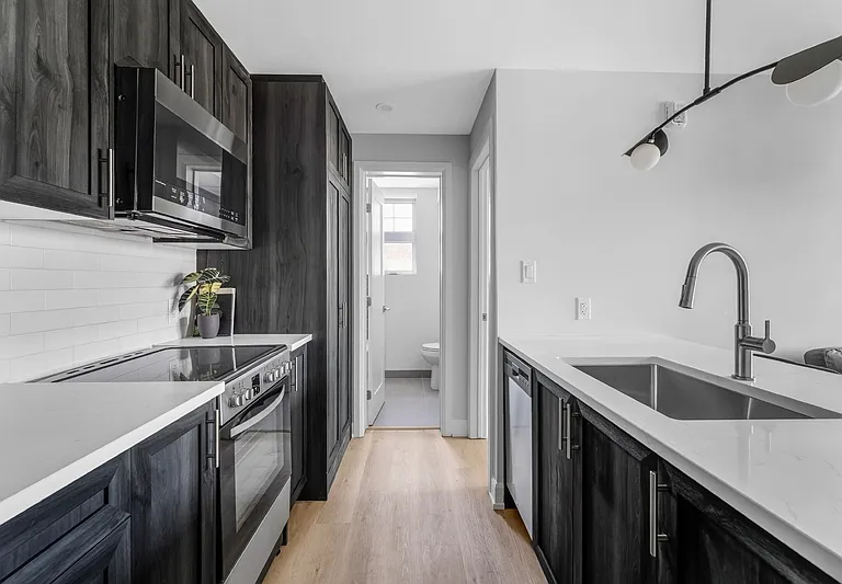658 Somerset St W #101 — Photo 2