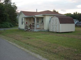 109 Davis St, Elizabeth, WV 26143