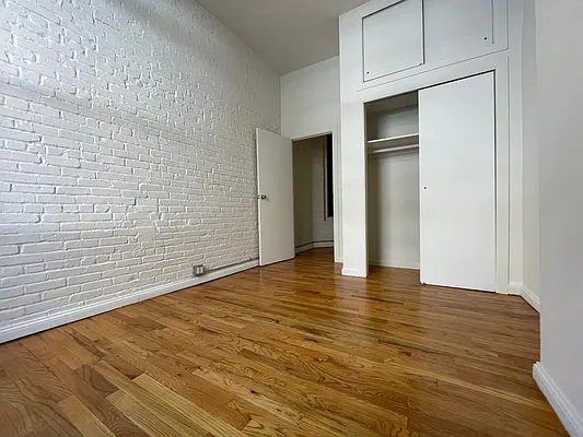 Rented by HOLTON REAL ESTATE INC. | media 13