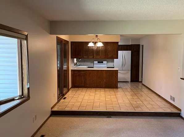 3697 Gresham Ave N, Oakdale, MN 55128