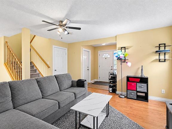 5th image of 829 N Westmount Dr