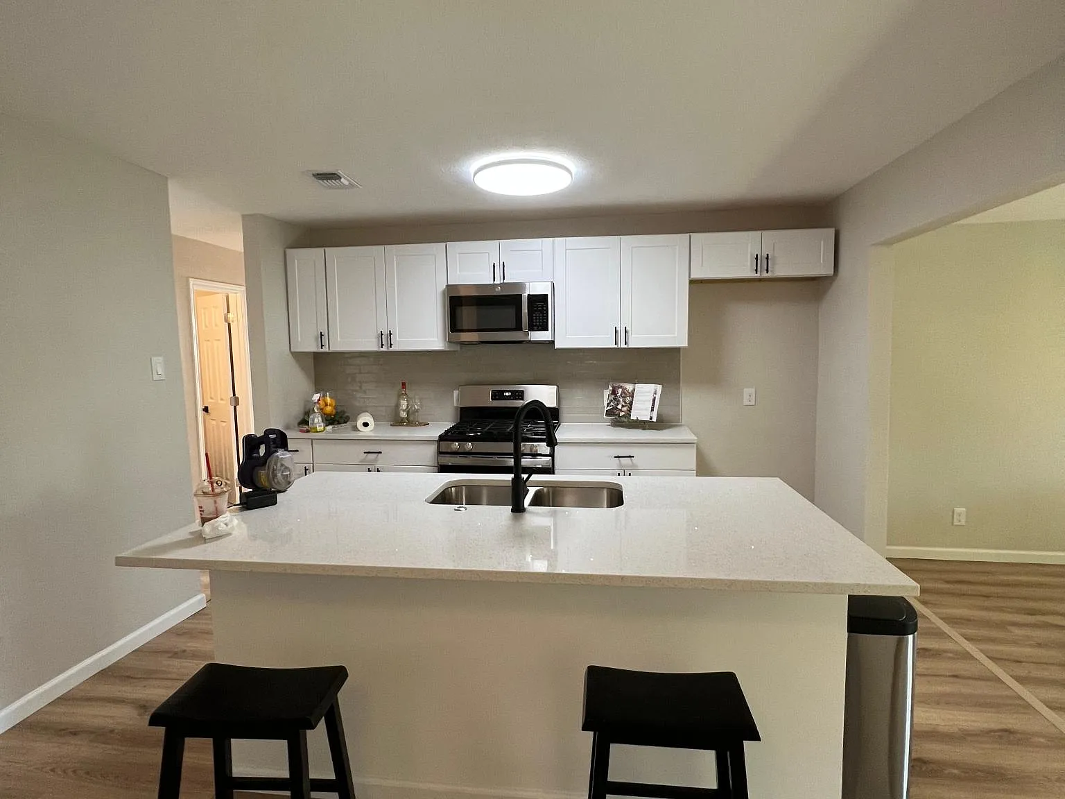 3 bed, 1258 sqft, $1,900 — Photo 4