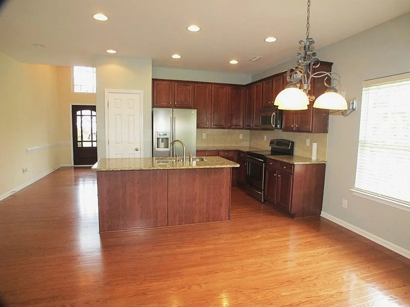 Beautiful home located in the Woodbridge neighborhood! — Photo 3
