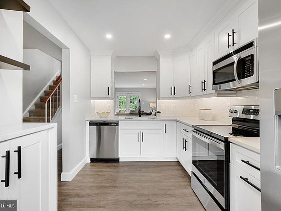 5th image of 6882 Chasewood Cir