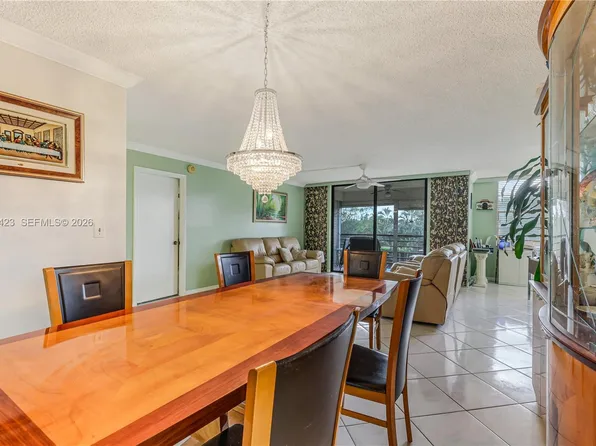 1100 Saint Charles Pl APT 310, Pembroke Pines, FL 33026