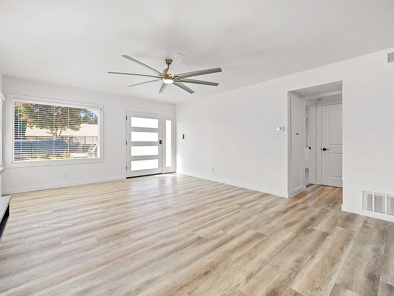 483 S. Pine Street — Photo 3