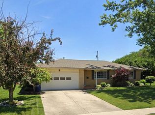 304 Arlington Rd, Brookville, OH 45309