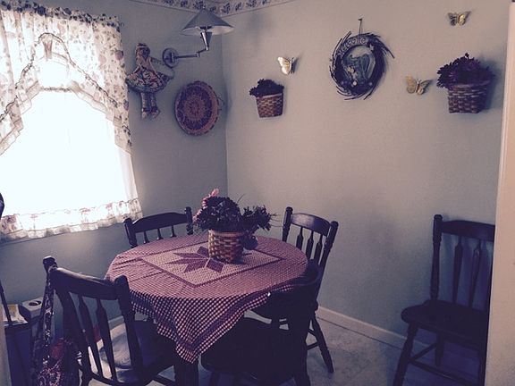 KITCHEN EATING AREA