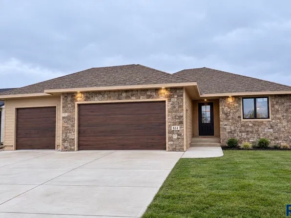 814 Yuzina Ave, Harrisburg, SD 57032
