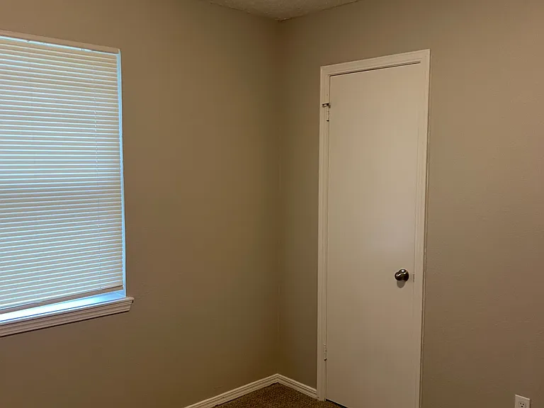 4909 Cinderella Dr — Photo 11