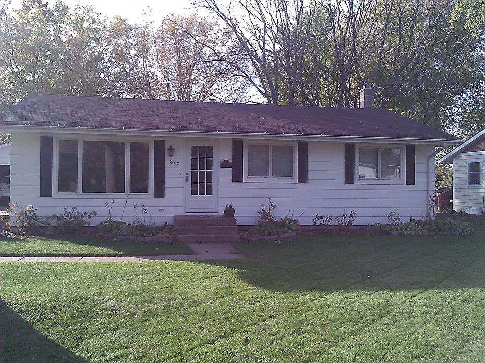 2nd image of 817 Linden St N