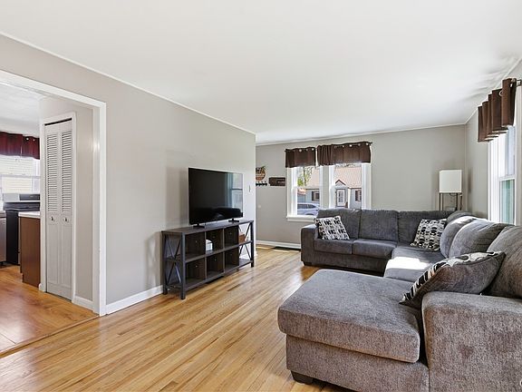 4th image of 106 Lynhurst Ave