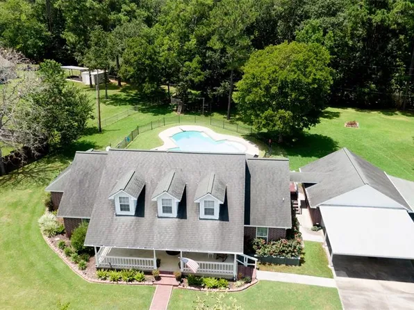 4 Hickory Ln, Dayton, TX 77535