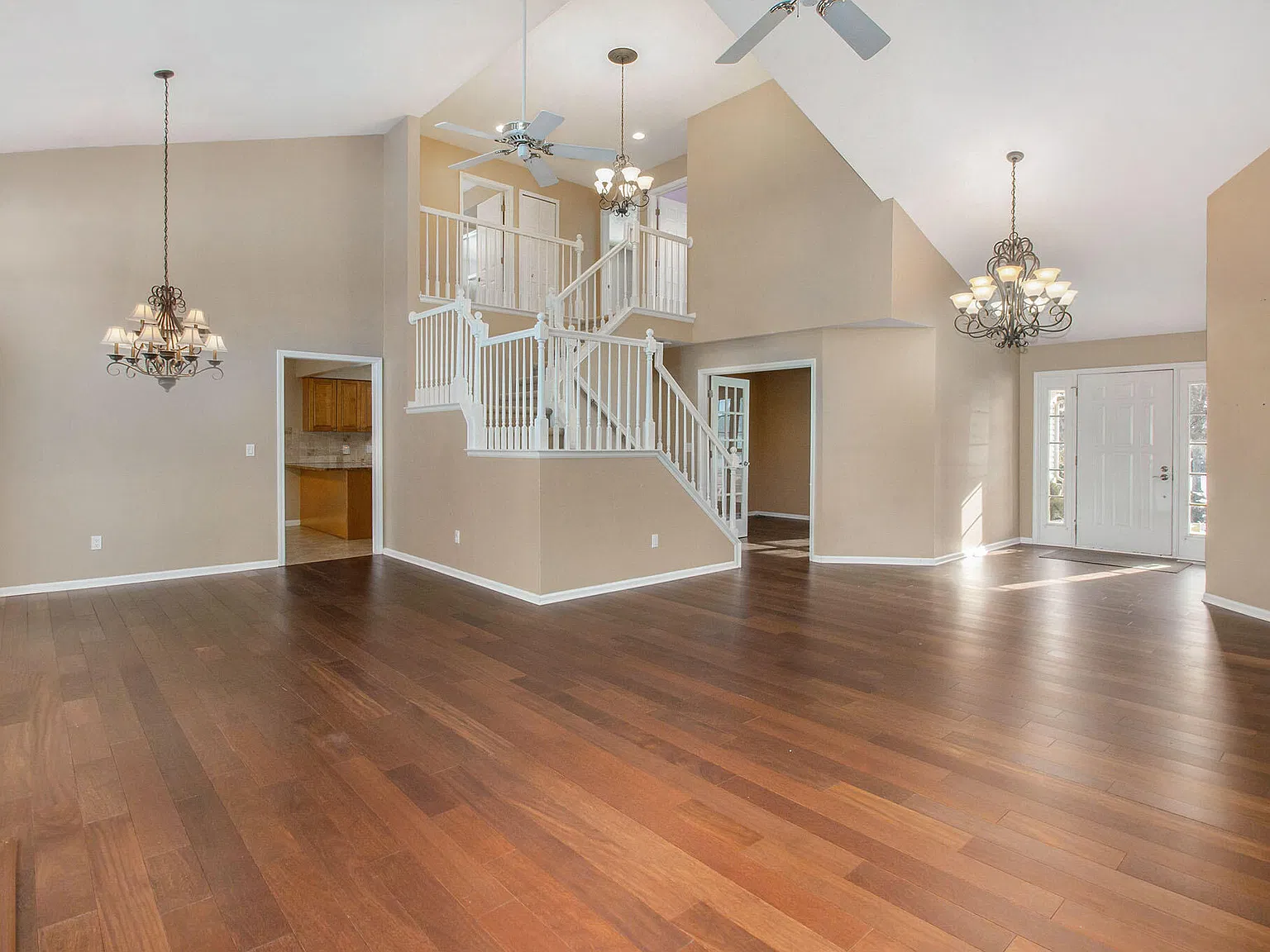 4 bed, 3.5 bath, 3403 sqft, $3,400 — Photo 3