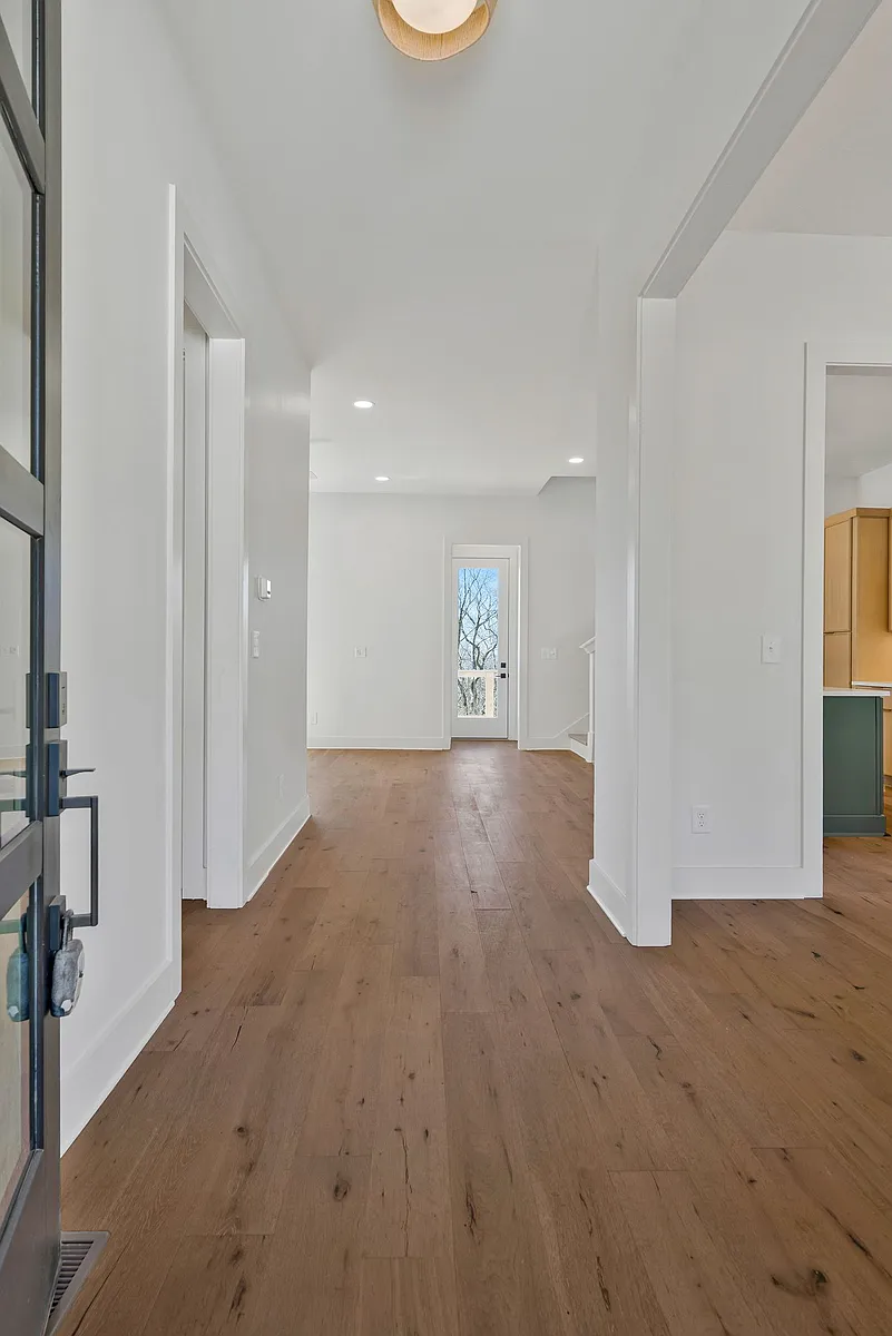 Entry - 2310 Ilolo St