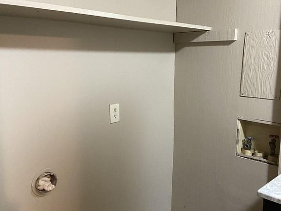 5th image of 1324 Hillcrest Ave APT 5
