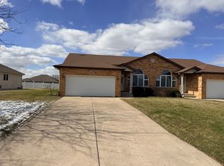 10716 Pike St, Winfield, IN 46307