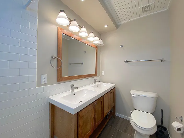 4004 Camelot Hts #B — Photo 25