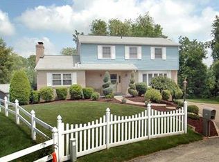 1088 McAllister Dr, New Kensington, PA 15068