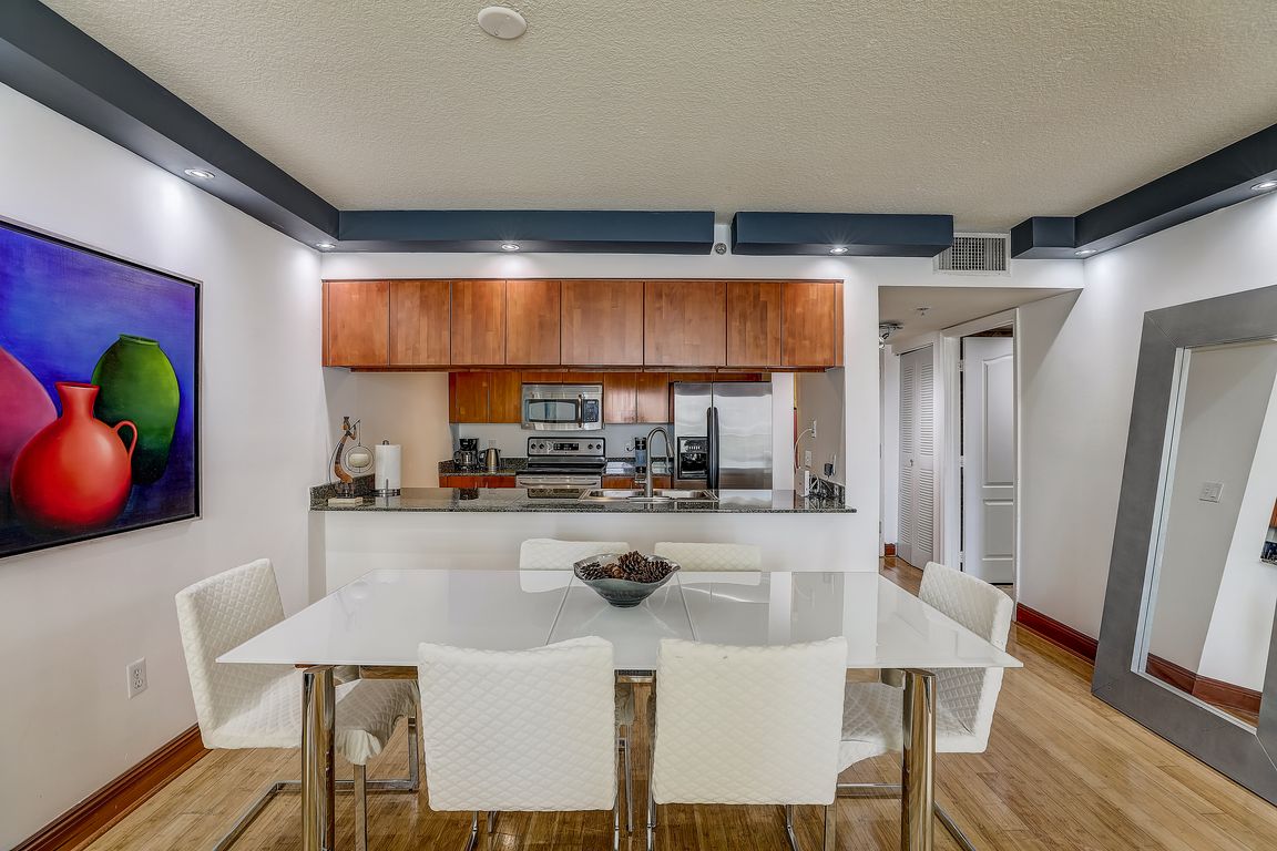 Brickell Bay Dr-003
