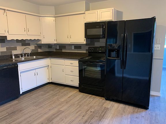 2nd image of 803 Hawthorne Ave