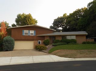 138 Circle Dr, Jackson, MN 56143