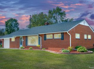 26395 Dale Ct, Roseville, MI 48066