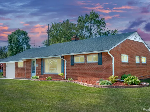 26395 Dale Ct, Roseville, MI 48066