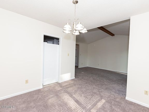 3rd image of 111 Cherrywood Ct