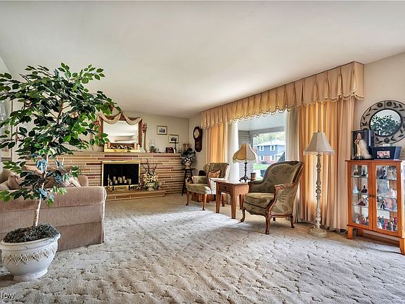 4th image of 602 Sheri Ave NE