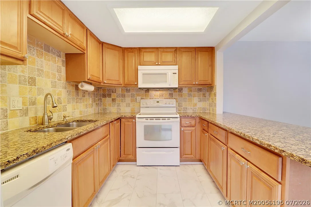 2 bed, 2.5 bath, 1400 sqft, $2,000 — Photo 1