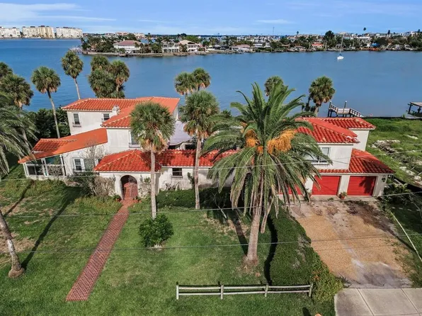 15801 Redington Dr, Redington Beach, FL 33708