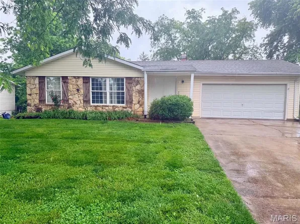 111 Park Charles Blvd N, Saint Peters, MO 63376