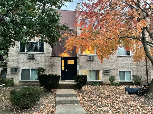 421 Inland Dr #2A, Wheeling, IL 60090