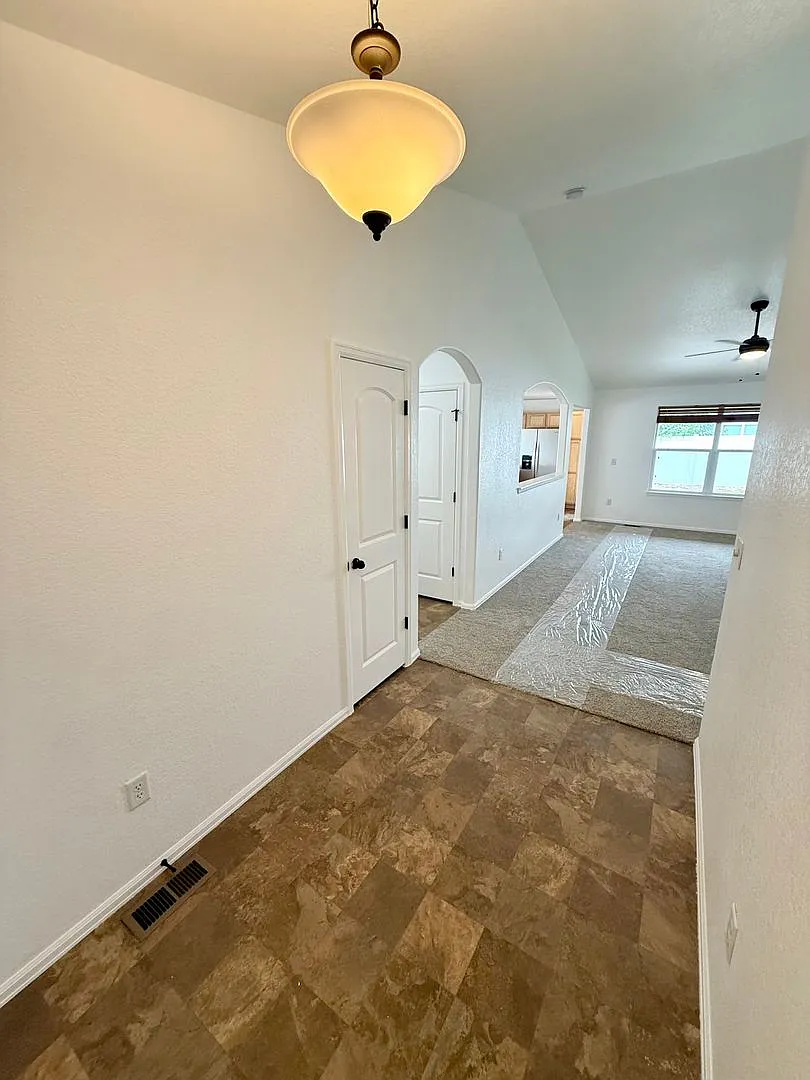 Move-In Ready Ranch in Wellington with Fresh Updates 2 Weeks Free — Photo 3