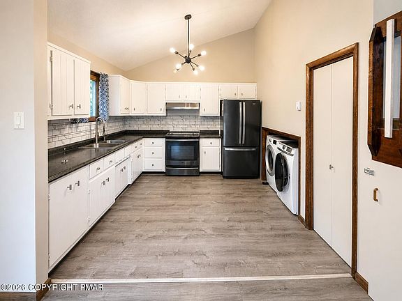 3rd image of 3322 Woodland Dr
