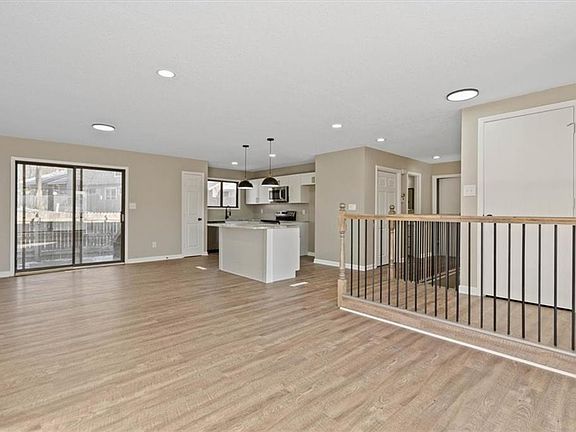 4th image of 10854 Rosehill Rd