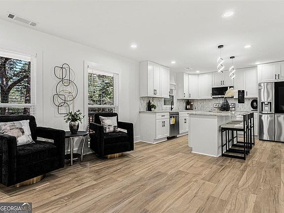 4th image of 4071 Rainbow Dr