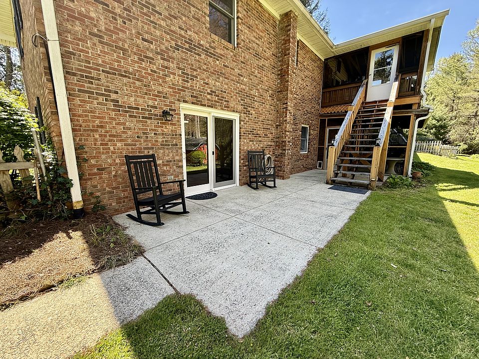 5 Shadow Valley Drive Lower Level Apartment