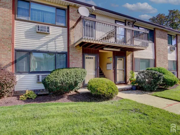 123 Cricket Ln, Woodbridge, NJ 07095