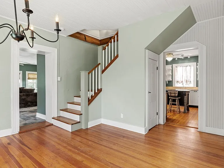 605 W Schubert St — Photo 9