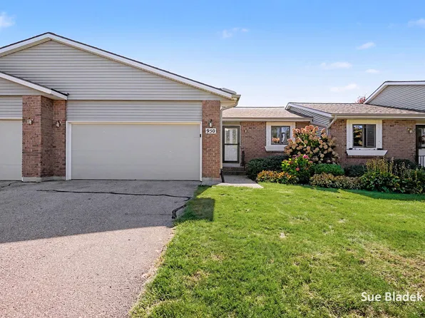 950 Village Ct, Holland, MI 49423