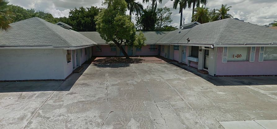 1st image of 400 N Tamiami Trl