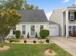 3S142 Birchwood Dr, Warrenville, IL 60555