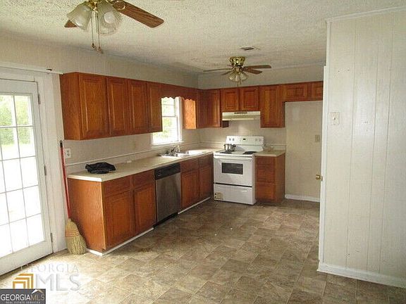 5th image of 4300 Essex Rd
