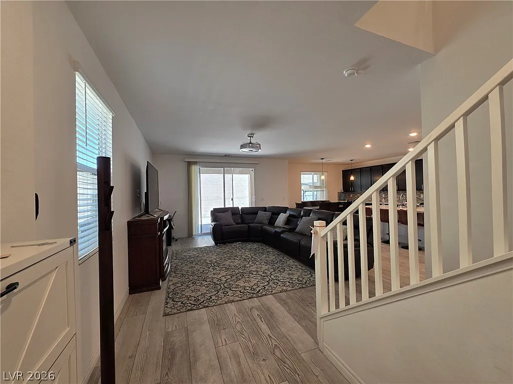 5 bed, 3.5 bath, 2642 sqft, $2,600 — Photo 4