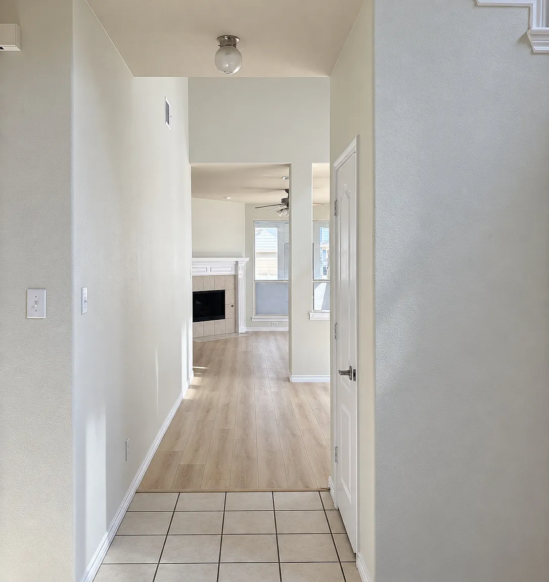4 bed, 2.5 bath, 2640 sqft, $2,400 — Photo 2