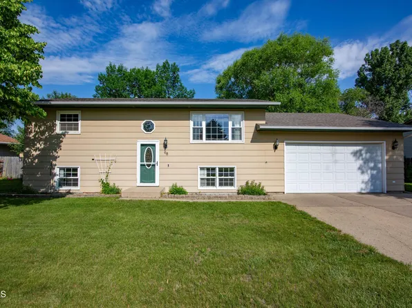 68 McDougall Dr, Bismarck, ND 58504
