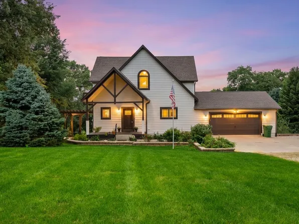 3930 Brandy Ln, Clinton, IA 52732
